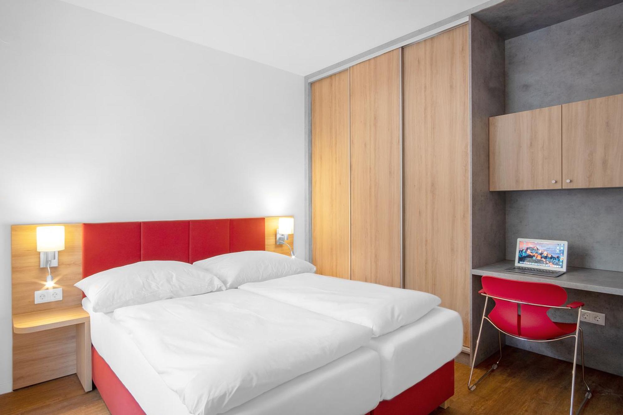Szent Bernadett Csaladi Apartmanhaz Шіофок Екстер'єр фото